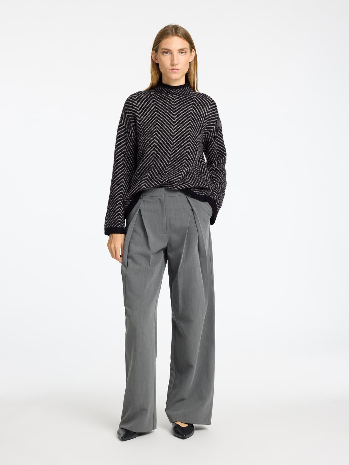 model_shot-front_full